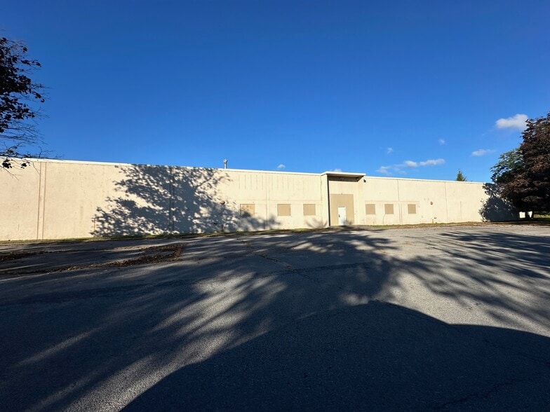 More Photos Of 5 Pruyn's Island Dr, Glens Falls Unknown For Lease