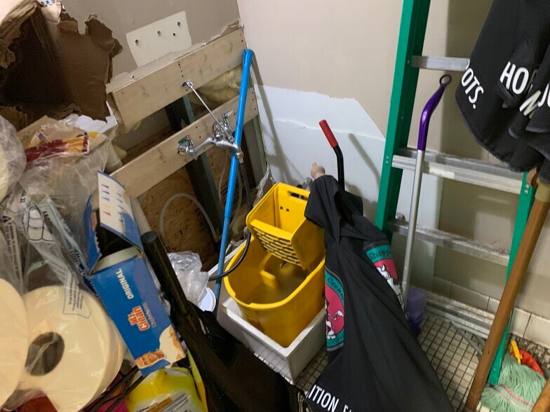 More Photos Of 1702-1740 Fordem Ave, Madison General Retail For Lease