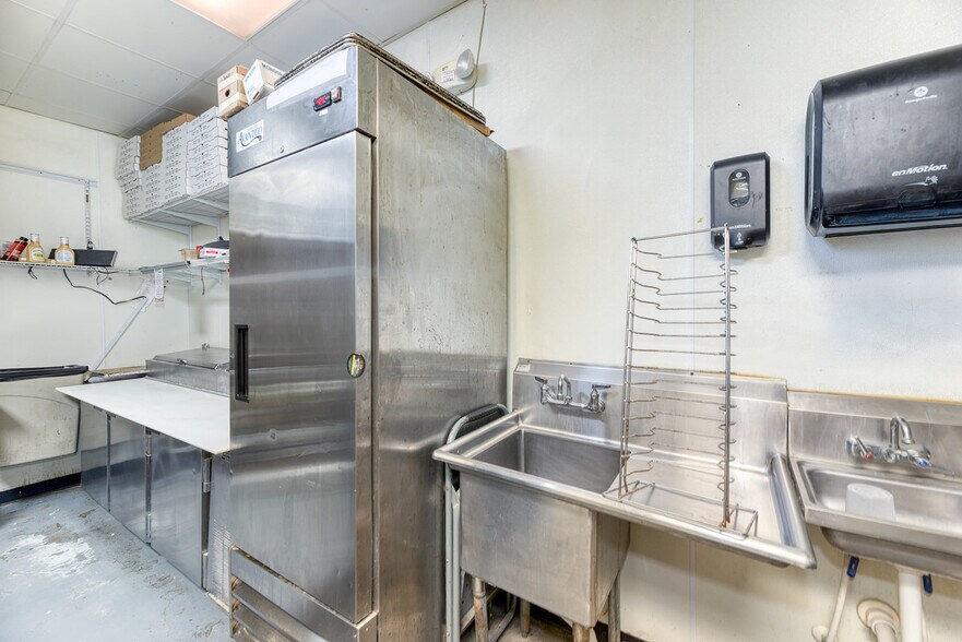 More Photos Of 100 Colingwood Ln, Kill Devil Hills Restaurant For Sale