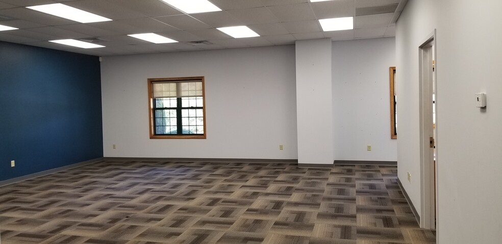 More Photos Of 2435 Nooseneck Hill Rd, Coventry Storefront Retail Office For Lease