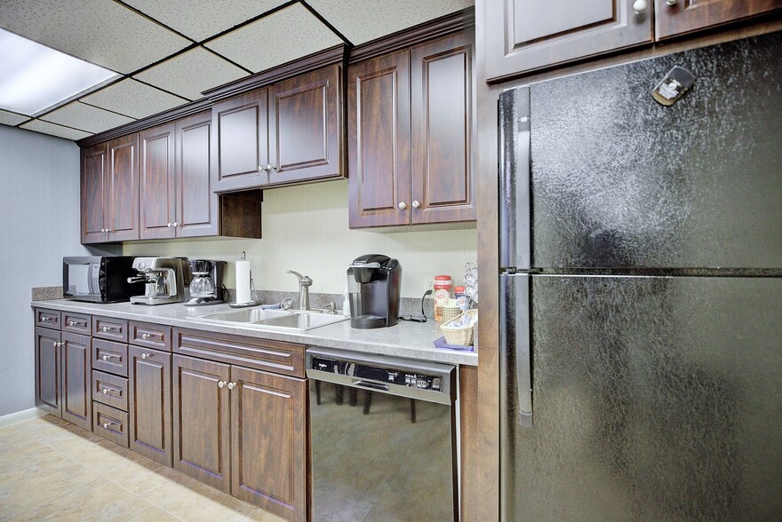 More Photos Of 4927 Southfork Dr, Lakeland Office For Sale