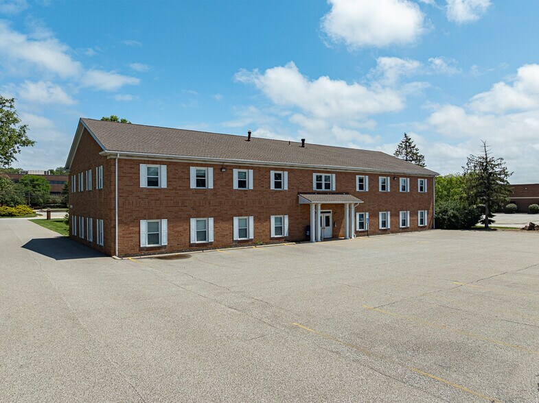 More Photos Of 30670 Bainbridge Rd, Solon Office For Sale