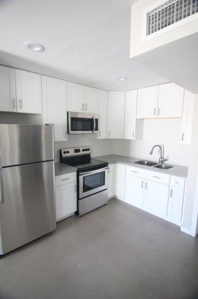 More Photos Of 718 W Hazelwood St, Phoenix Apartments For Sale