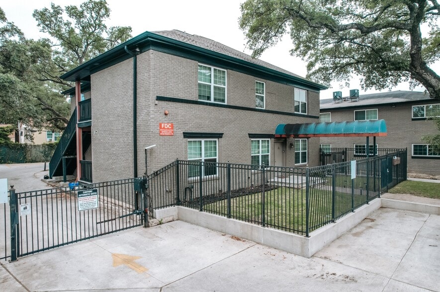 More Photos Of 2508 Southmore Blvd, Houston Apartments For Sale