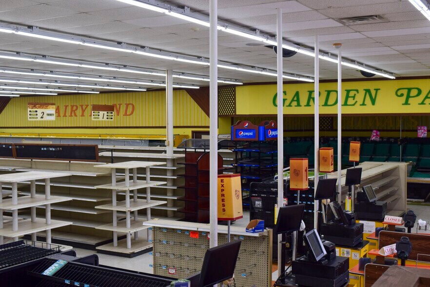 More Photos Of 202 Doctor Donnie H Jones Jr Blvd W, Princeton Supermarket For Lease