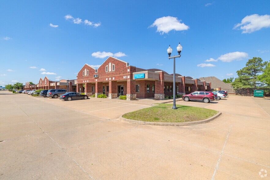 More Photos Of 1401 S Douglas Blvd, Midwest City Office For Sale