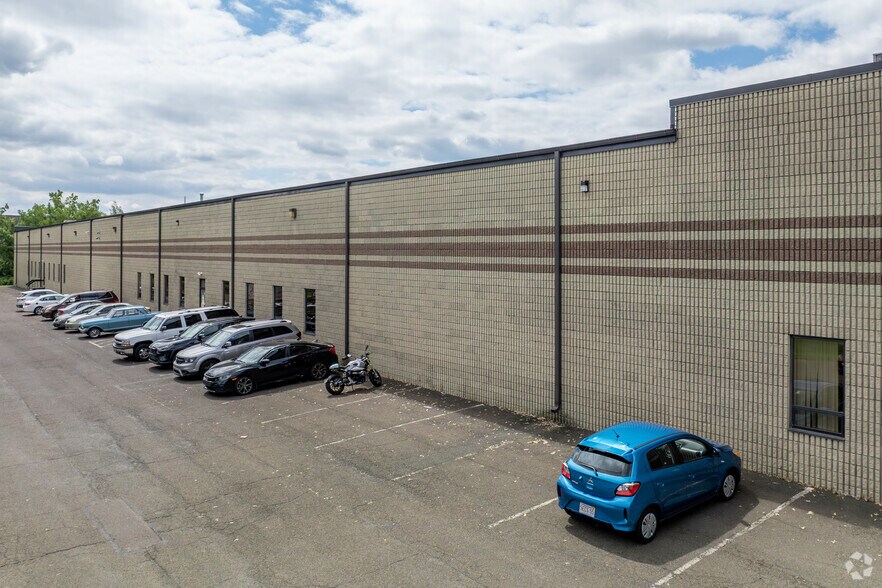 More Photos Of 103 Park Dr, Montgomeryville Warehouse For Lease