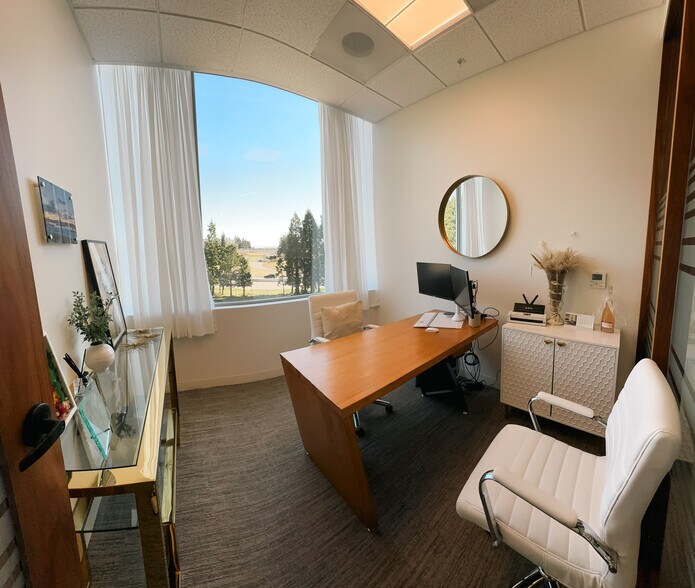 More Photos Of 275 W 3rd St, Vancouver Office Residential For Lease