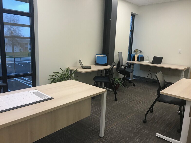 More Photos Of 11 Municipal Dr, Fishers Medical For Lease