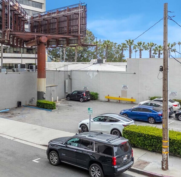 More Photos Of 11155 Santa Monica Blvd, Los Angeles General Retail For Lease