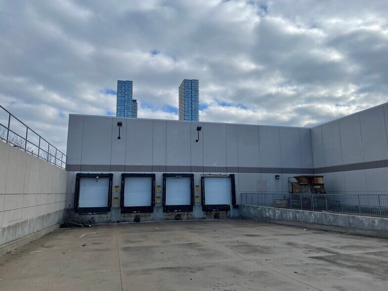 More Photos Of 100 Edgeley Blvd, Vaughan Industrial For Lease