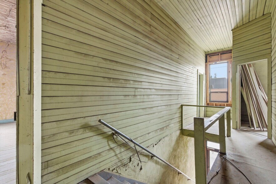 More Photos Of 805 Main St, Cassville General Retail For Sale