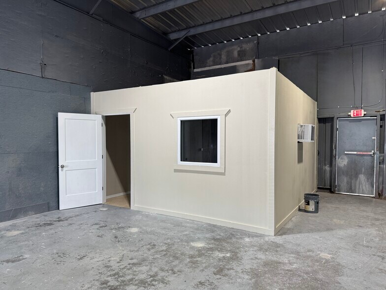 More Photos Of 234 Memory Ln, Houston Warehouse For Lease