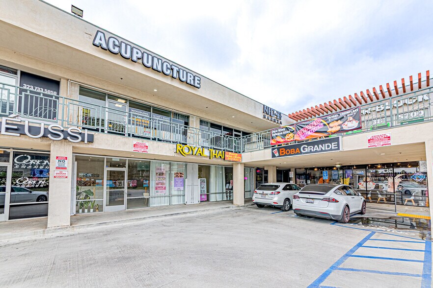 More Photos Of 3600 W Olympic Blvd, Los Angeles Storefront Retail Office For Lease