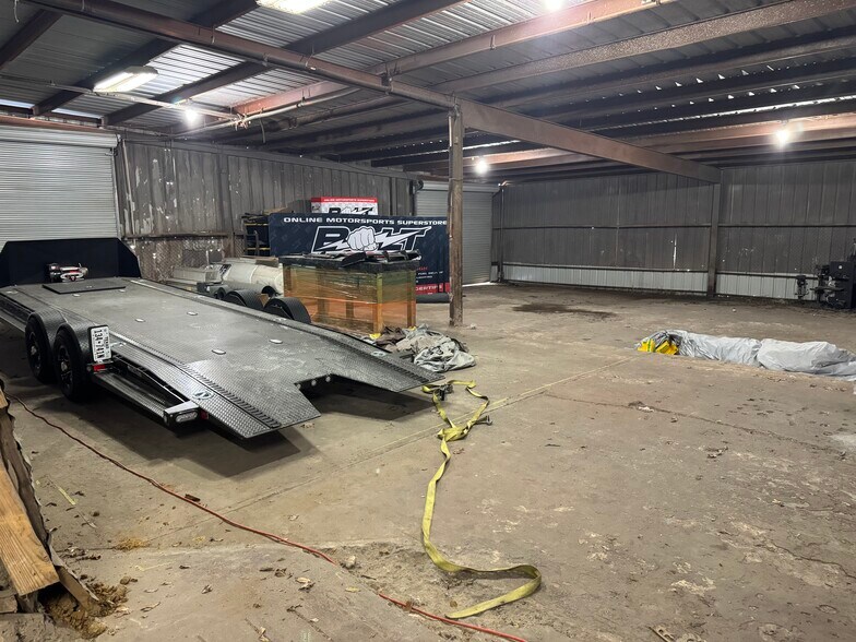 More Photos Of 501 E Lamar St, McKinney Warehouse For Lease