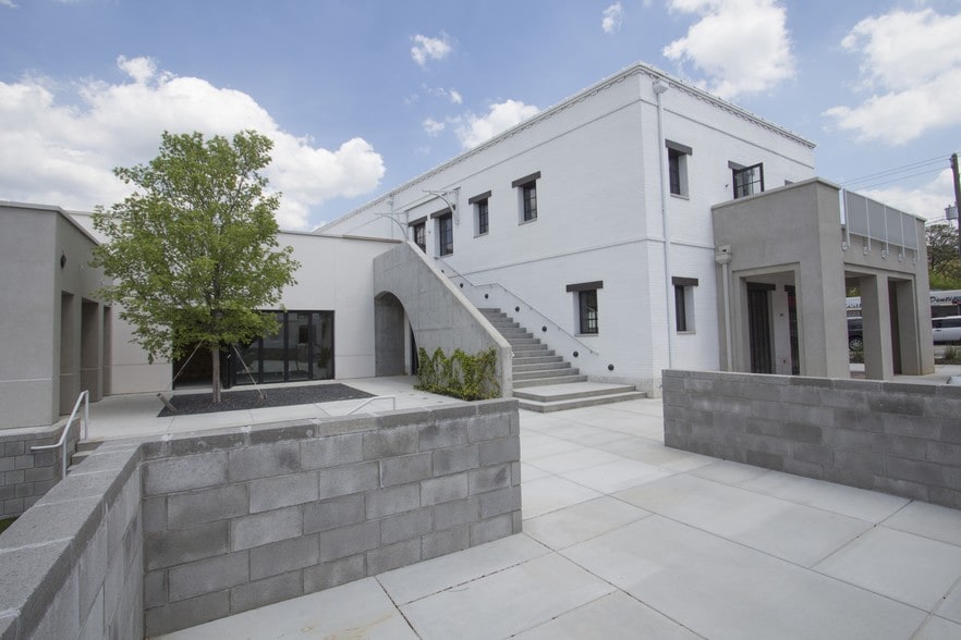 Primary Photo Of 1952 Howell Mill Rd NW, Atlanta Unknown For Lease