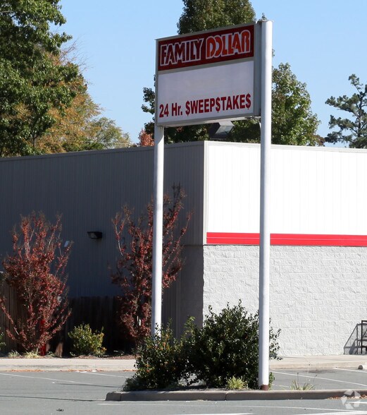 More Photos Of 1113-1121 E 11th St, Siler City Unknown For Lease