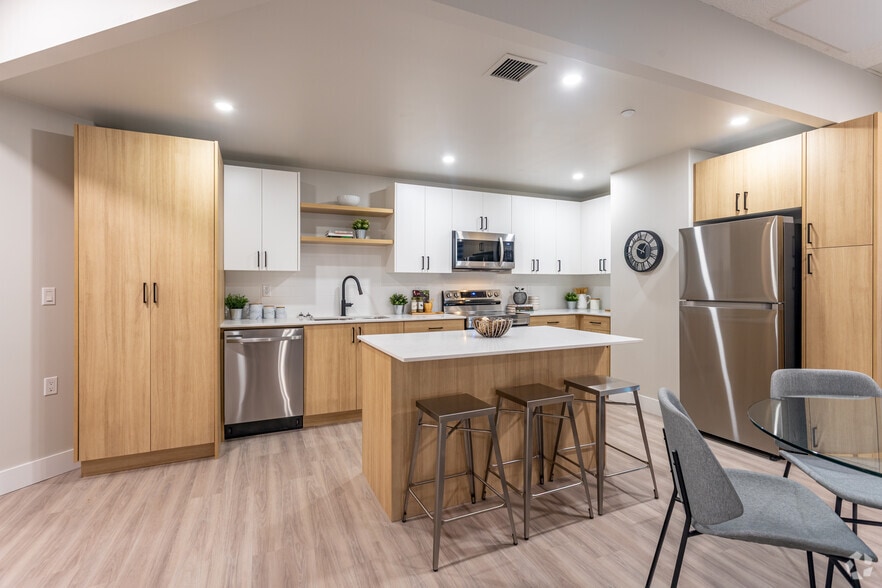 More Photos Of 10015 103 Av NW, Edmonton Apartments For Sale