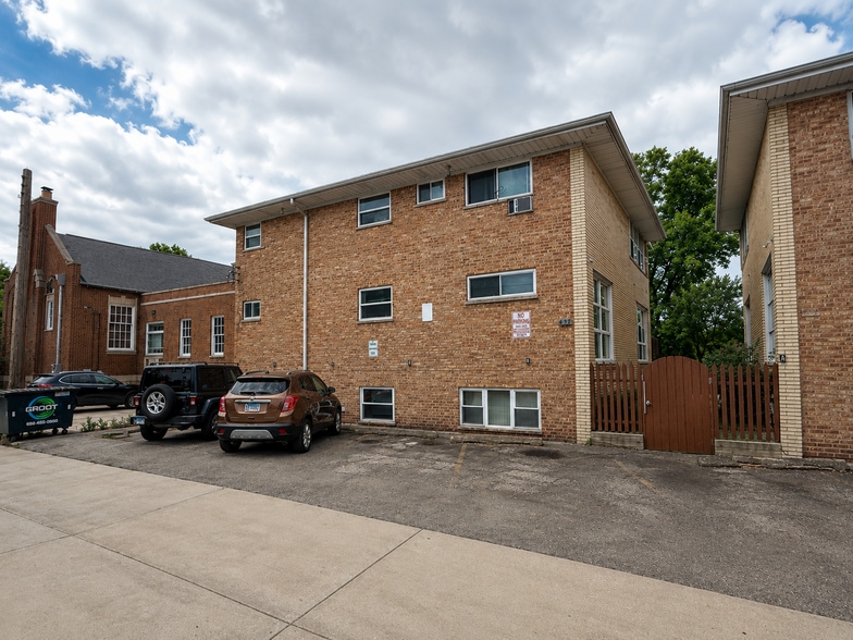 More Photos Of 512-514 W Harrison St, Oak Park Apartments For Sale