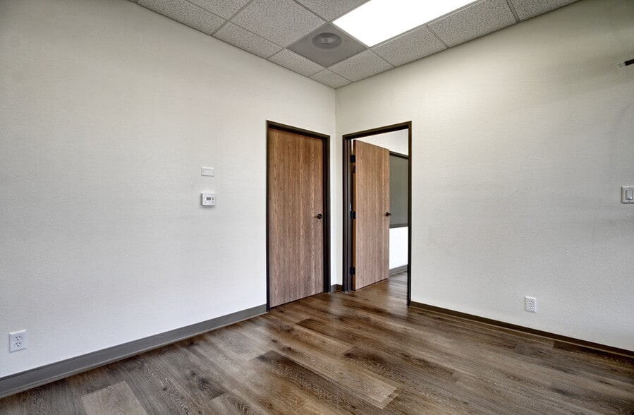 More Photos Of 1891 Goodyear Ave, Ventura Manufacturing For Lease