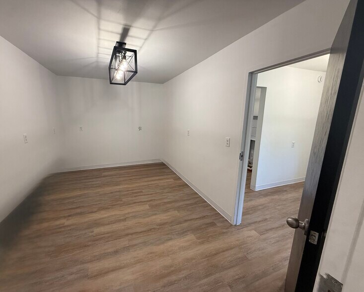 More Photos Of 522 W 8th St, Anderson Office For Lease