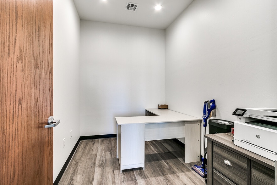 More Photos Of 1140 NW 192nd St, Edmond Office For Lease