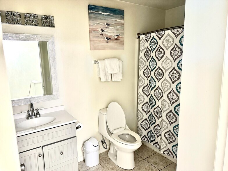 More Photos Of 1660 Kay Ave, Tallahassee Apartments For Sale