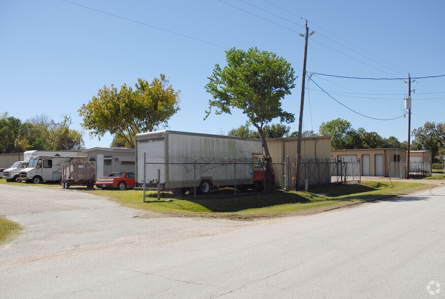 More Photos Of 9822 Franklin Rd, Houston Self Storage For Sale