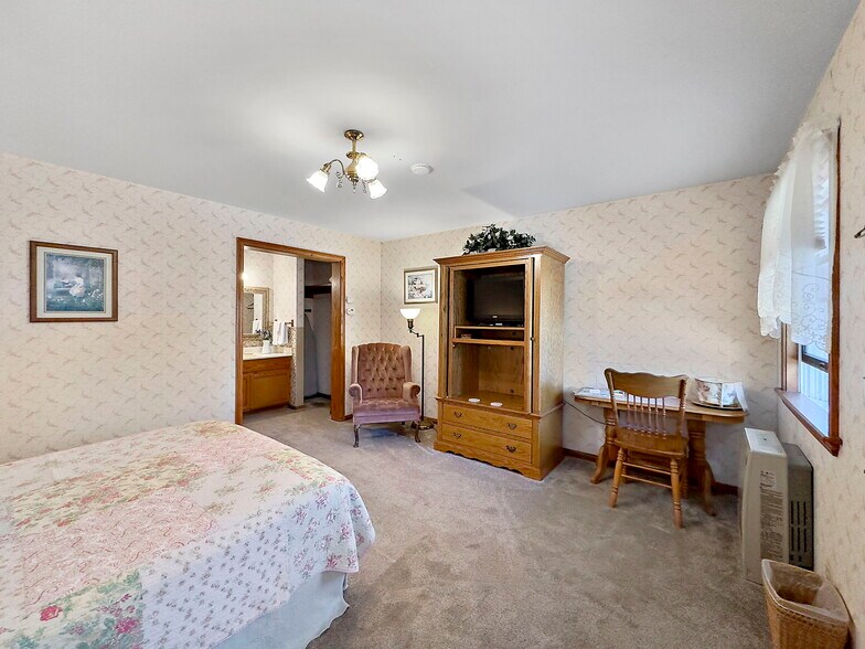 More Photos Of 577 Main St, Ferndale General Retail For Sale