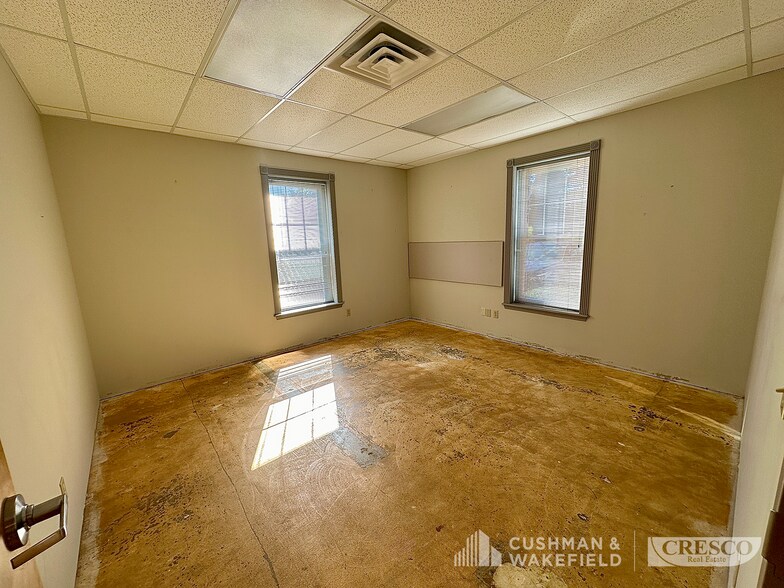 More Photos Of 2351 Edison Blvd, Twinsburg Office For Sale