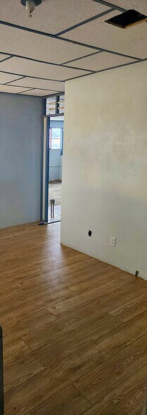 More Photos Of 2645 Yates Ave, Commerce Distribution For Lease