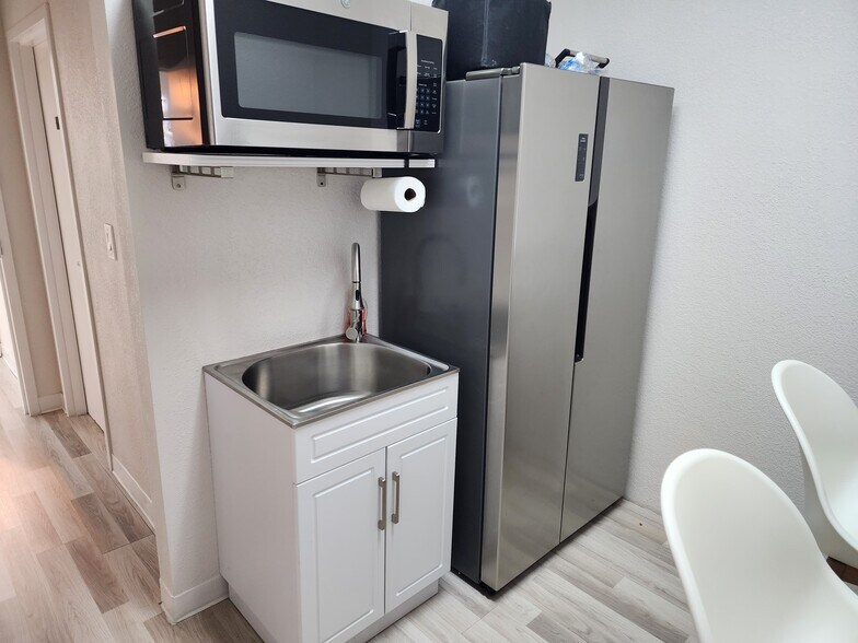 More Photos Of 6881 Kingspointe Pky, Orlando Flex For Sale