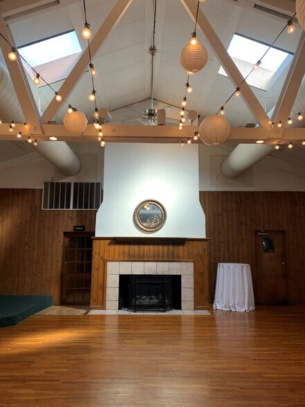 More Photos Of 10 Enfield St, Cincinnati Freestanding For Lease