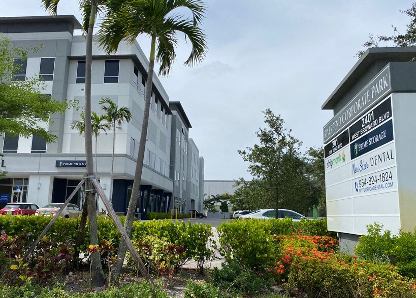 More Photos Of 2401 W Broward Blvd, Fort Lauderdale Self Storage For Lease