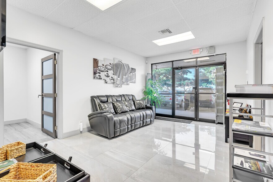 More Photos Of 3650 Coral Ridge Dr, Coral Springs Light Manufacturing For Sale