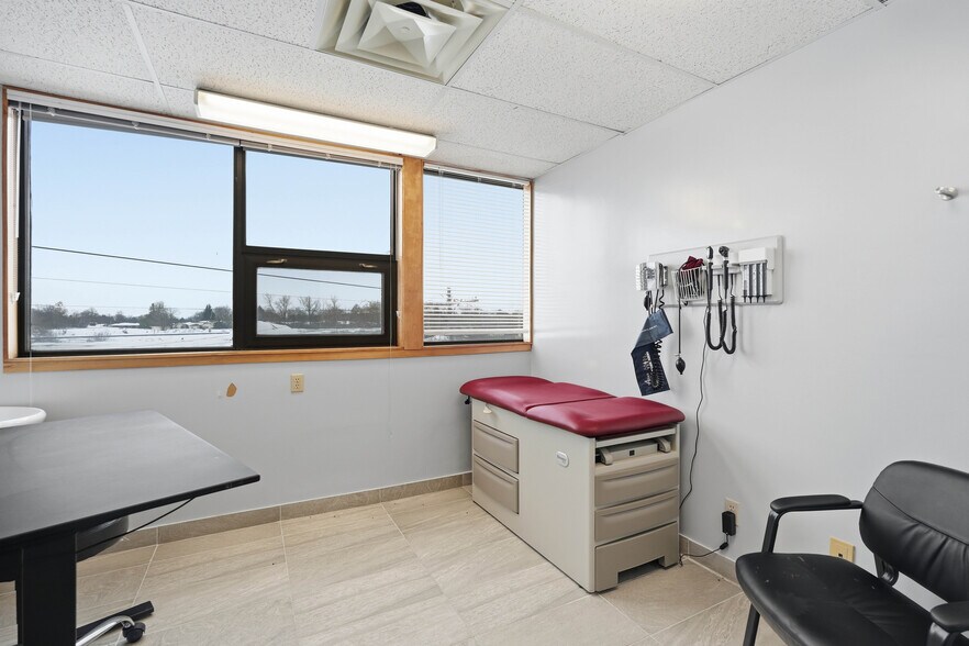 More Photos Of 149 N Murray St, Quinte West Office For Sale