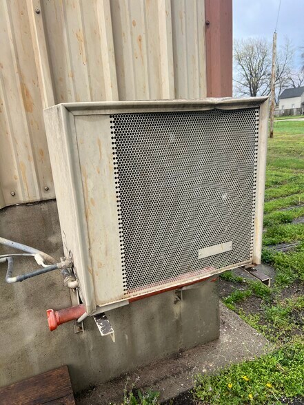 More Photos Of 300 Chestnut St, Elliott Specialty For Sale