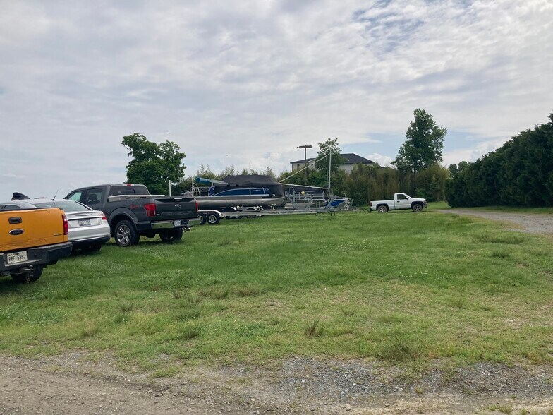 More Photos Of 6338 Riverview Dr, King George Marina For Lease