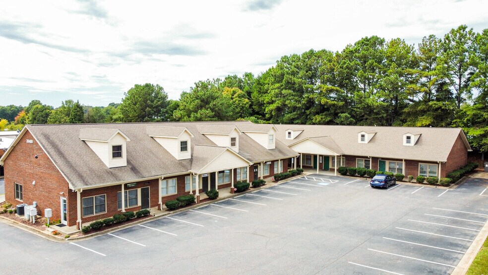 More Photos Of 20462 Chartwell Center Dr, Cornelius Office For Lease