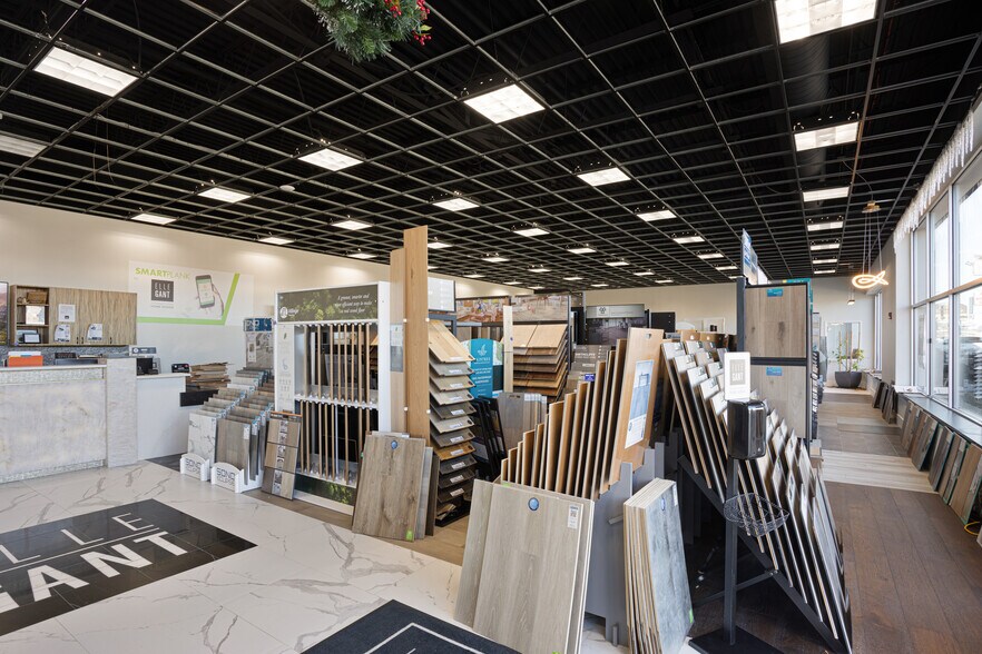 More Photos Of 1800 N Rand Rd, Palatine Freestanding For Sale