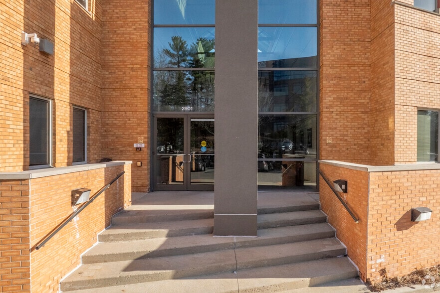 More Photos Of 3001 W Beltline Hwy, Madison Unknown For Lease