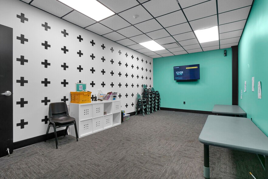 More Photos Of 155 Porters Neck Rd, Wilmington General Retail For Lease