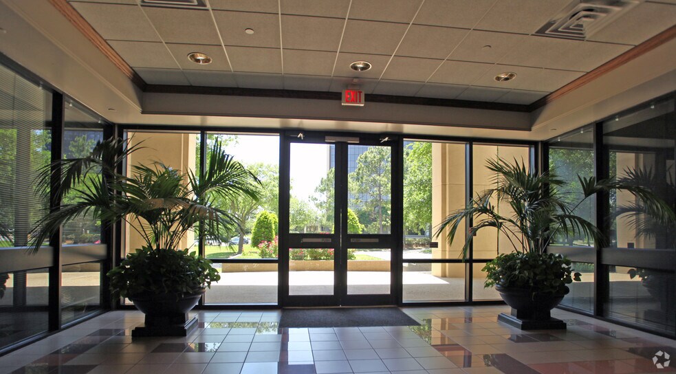 More Photos Of 8545 United Plaza Blvd, Baton Rouge Office For Lease