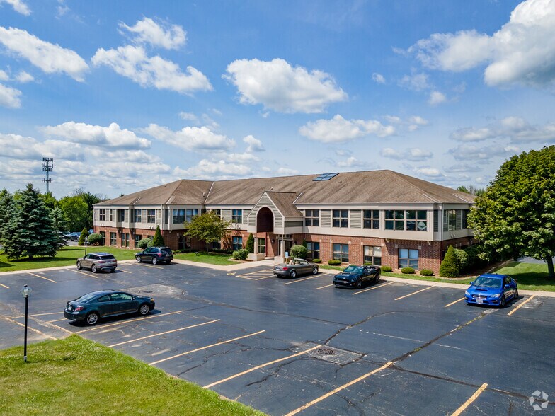 More Photos Of 1017 W Glen Oaks Ln, Mequon Office For Lease