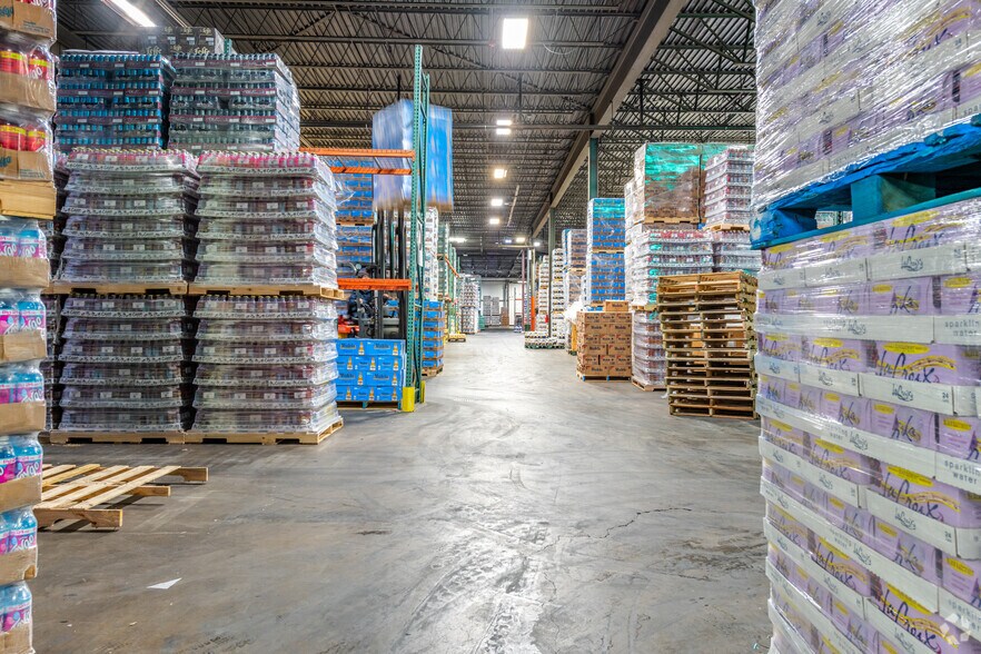More Photos Of 5900 Pennsylvania Ave, Maple Heights Distribution For Lease