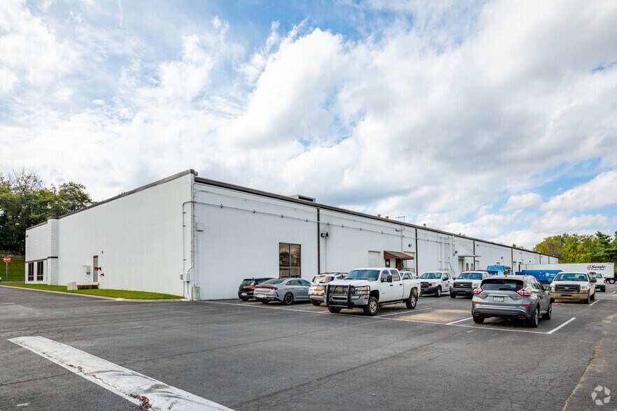 More Photos Of 5217 Linbar Dr, Nashville Light Manufacturing For Lease