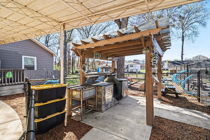 More Photos Of 983 Forest Ave, Forest Park Daycare Center For Sale