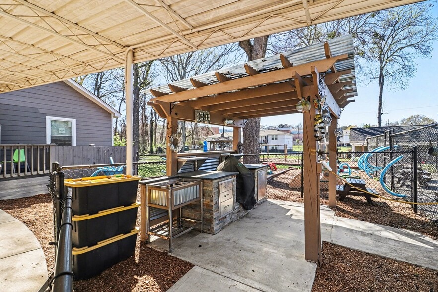 More Photos Of 983 Forest Ave, Forest Park Daycare Center For Sale