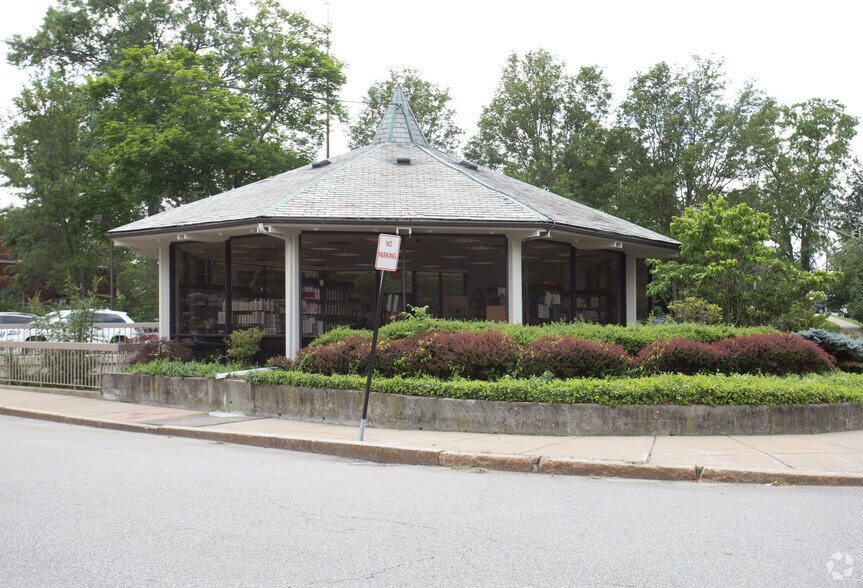 More Photos Of 1148 Centre St, Newton Freestanding For Lease