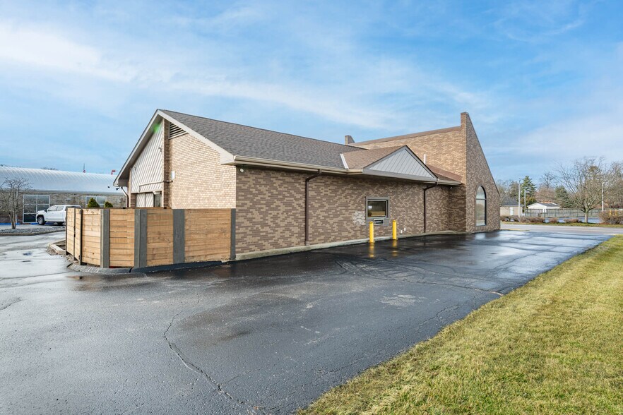 More Photos Of 3210 Seajay Dr, Beavercreek Bank For Sale